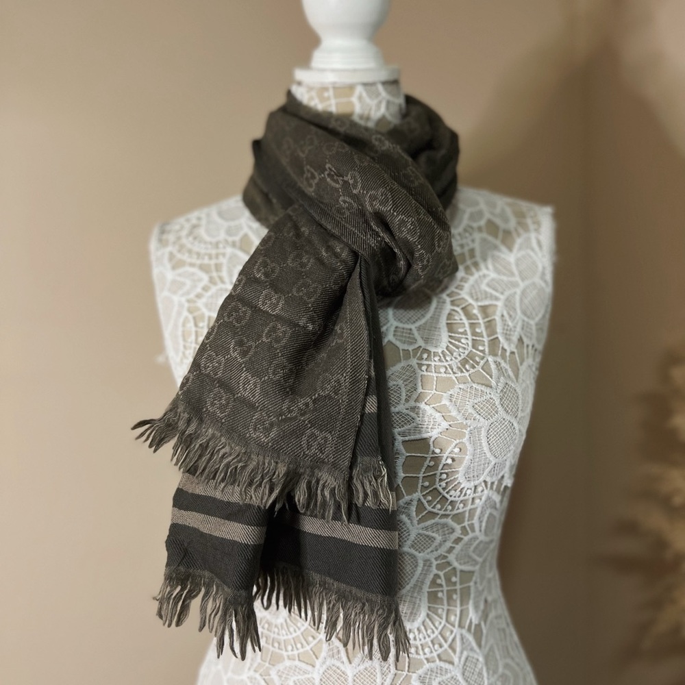 Authentic Gucci wool  Scarf - Picture 13 of 13